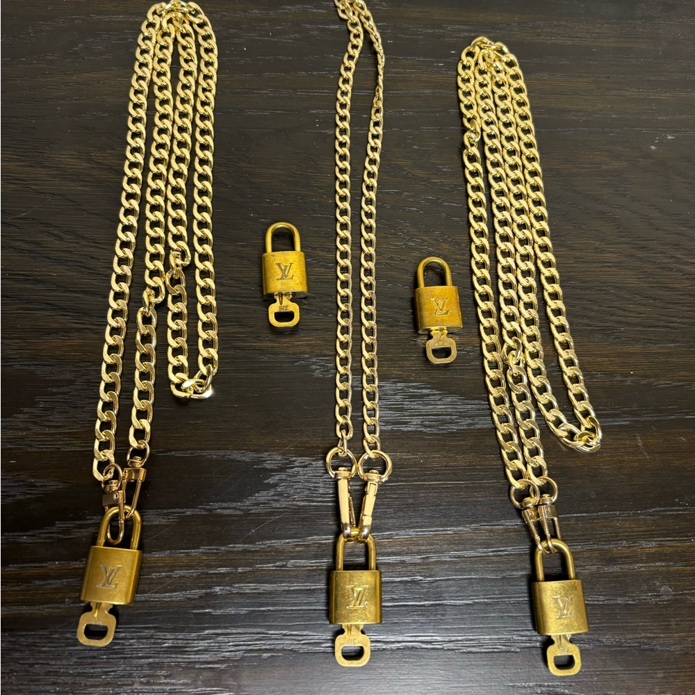 Louis Vuitton Gold Lock and Key with unbranded Chain Accessory